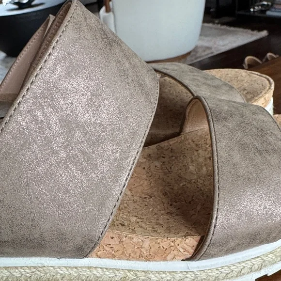 Women's Tan Sandals - Picture 4 of 4